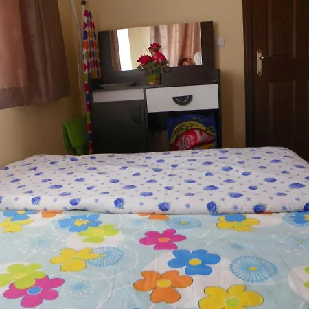 4 Persons Flat House - Cheap Homestay Sleeping Place Анталья