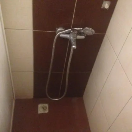 4 Persons Flat House - Cheap Homestay Sleeping Place Apartament