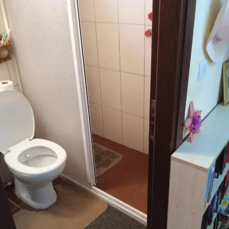 4 Persons Flat House - Cheap Homestay Sleeping Place דירה אנטליה